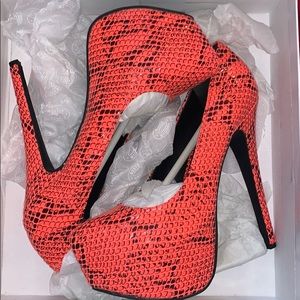Steve Madden Neon Orange Snake Skin size 7